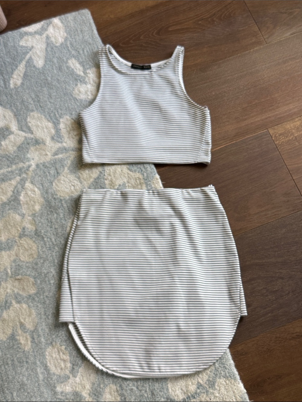 Brooklyn Karma Women's White and Gray Striped Ribbed Skirt - Classic Casual